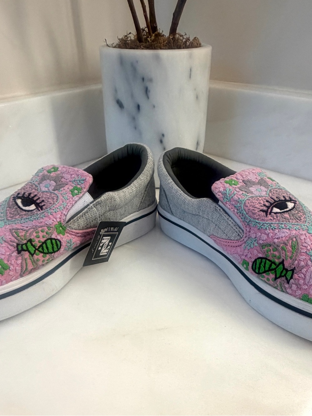 NWT, Zipakna Women’s Sneakers, Size 8. Pink embroidered with eye and butterfly. - Picture 3 of 7